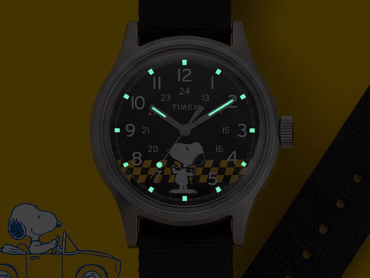 Zegarek Timex x Peanuts Snoopy MK1 świeci w ciemności dzięki luminescencyjnym znacznikom godzin i wskazówkom.