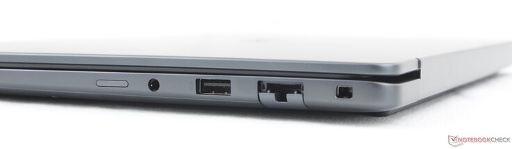 Poprawnie: Gniazdo Nano-SIM (opcjonalne), gniazdo słuchawkowe 3,5 mm, USB-A 3.2 Gen. 1 (5 Gb/s), RJ-45 (1 Gb/s), blokada Noble