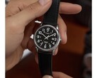 Zegarek Timex TW2Y12800JQ jest wyposażony w kopertę o średnicy 38 mm w srebrnym kolorze.