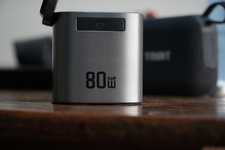 Stacja ładująca AceFast 6 w 1 zapewnia maksymalną moc wyjściową 80 W