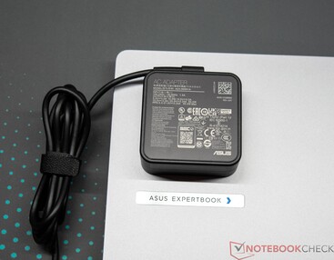 Asus ExpertBook P1 z zasilaczem