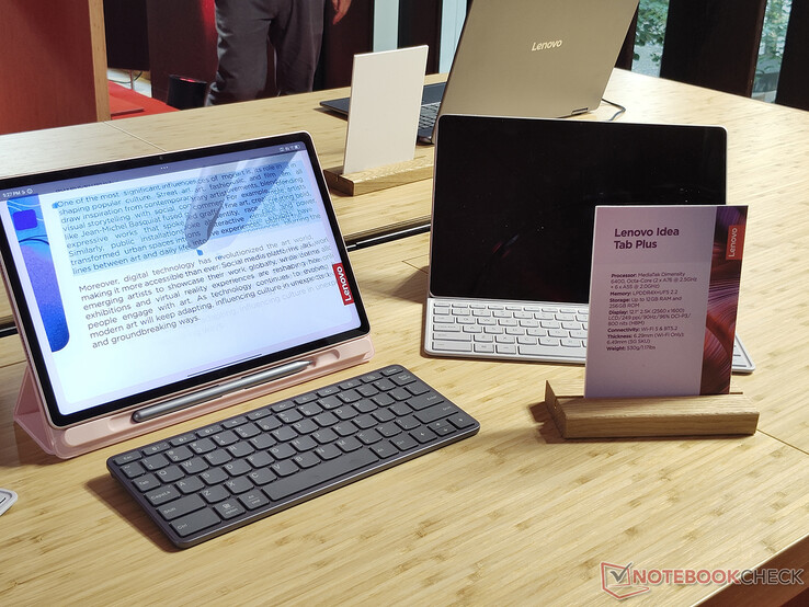 Tablet z akcesoriami (źródło obrazu: Notebookcheck)