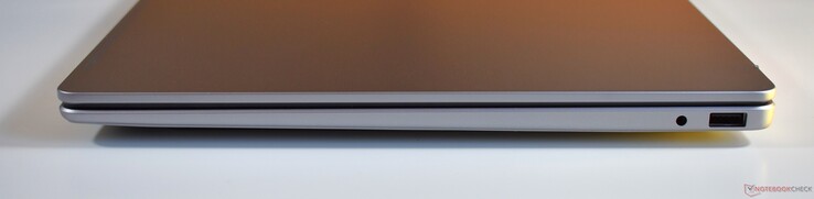 po prawej: audio 3,5 mm, USB-A 3.2 Gen 1