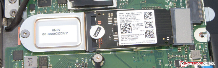 Jeden dysk SSD służy jako dysk systemowy.