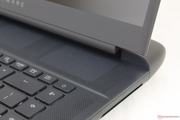 Konstrukcja "Zero Hinges" bardziej wtapia się w resztę laptopa i wydaje się sztywniejsza niż poprzednia konstrukcja