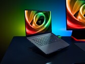 Razer Blade 14 z 2025 roku jest najlepszym konkurentem pomimo swojej małej i cienkiej obudowy (źródło zdjęcia: Razer)