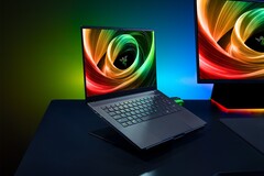 Razer Blade 14 z 2025 roku jest najlepszym konkurentem pomimo swojej małej i cienkiej obudowy (źródło zdjęcia: Razer)