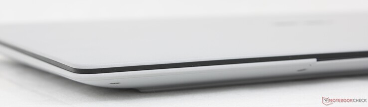 Przód: Brak portów