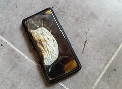 Bateria Google Pixel 6a może nadal stwarzać ryzyko pożaru pomimo aktualizacji. (Źródło zdjęcia: footymanageraddict, Reddit)