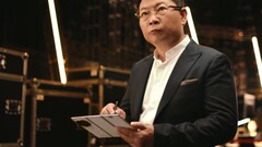 Podczas gdy Mate XTs pojawi się przed Apple iPhone 17, Samsung Galaxy tri-fold prawdopodobnie pojawi się pod koniec września. (Źródło zdjęcia: Huawei)