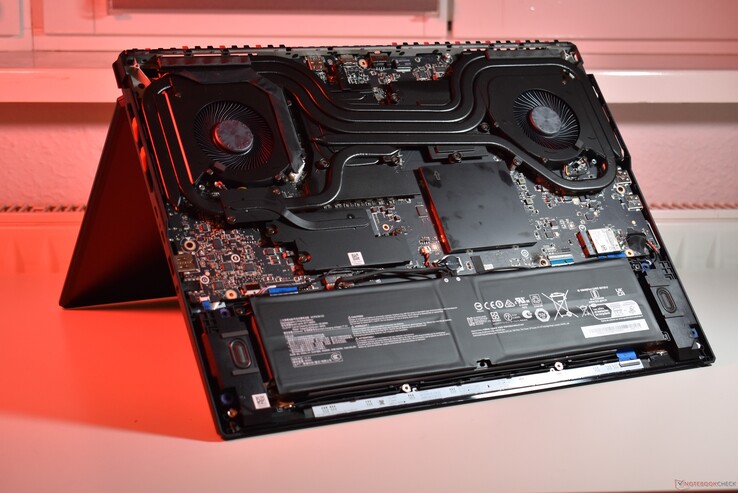 MSI Raider A18: Wnętrze