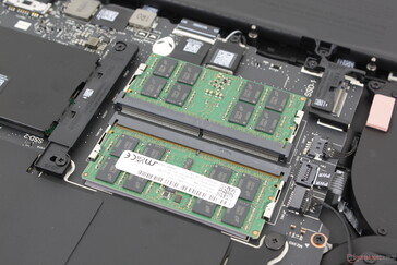 Dostępne 2x gniazda DDR5 SODIMM