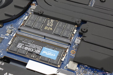 Dostępne 2x gniazda DDR5 SODIMM