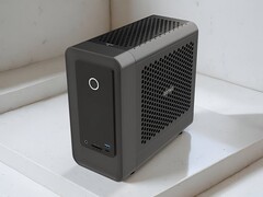 Komputer do gier Zotac ZBox Magnus One SFF wyposażony jest w kartę graficzną RTX 5070 Ti i procesor Core Ultra 7 265. (Źródło zdjęcia: ITHome, edytowane)
