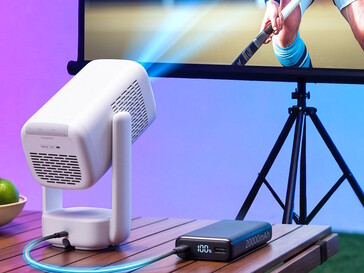 Projektor Aurzen Eazze D1R Air może być zasilany przez 65W+ PD USB-C power bank.
