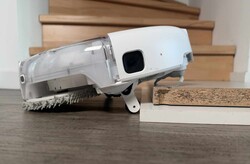 DJI Romo P2 wspina się.