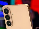 Zgodnie z doniesieniami z Korei firma Samsung potwierdziła, że model Galaxy S27 Ultra będzie wyposażony wyłącznie w układ trzech aparatów.