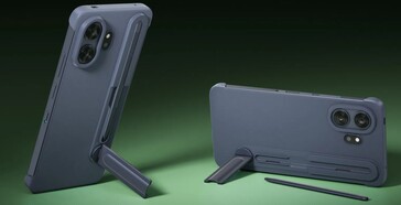 Opcjonalny rysik T-pen jest dostarczany z etui z podstawką.