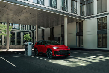 2026 RAV4 PHEV może ładować się w 30 minut w publicznych ładowarkach.