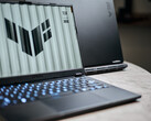 ASUS TUF Gaming A14 i A16 posiadają miejsce na dwa dyski SSD. (Źródło: Alex Waetzel dla Notebookcheck)