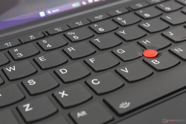 Sprzężenie zwrotne klawiszy jest jednolite, ale nie tak stanowcze jak w typowej klawiaturze laptopa ThinkPad