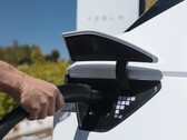 Ioniq 5 może bezpośrednio podłączać się do ładowarek Tesla Superchargers (źródło zdjęcia: Hyundai)