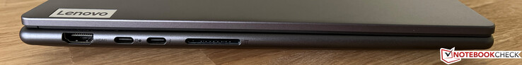 Lewa strona: HDMI 2.1, USB-C 3.2 Gen.1 (5 Gb/s, tryb DisplayPort-ALT 1.2, Power Delivery), USB-C 4.0 z Thunderbolt 4 (40 Gb/s, tryb DisplayPort-ALT 1.4, Power Delivery 3.0), czytnik kart SD