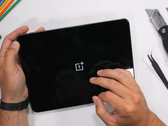 OnePlus Pad przed testem. (Źródło: JerryRigEverything via YouTube)