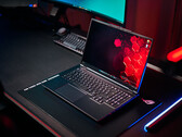 XMG Neo 16 A25 (źródło obrazu: Notebookcheck)