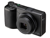 Ricoh prezentuje kompaktowy aparat cyfrowy GR IV z obiektywem 28 mm. (Źródło zdjęcia: Ricoh)