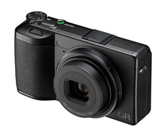 Ricoh prezentuje kompaktowy aparat cyfrowy GR IV z obiektywem 28 mm. (Źródło zdjęcia: Ricoh)