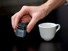 Ładowarka Rolling Square SuperTiny 65W jest tańsza w Amazon. (Źródło zdjęcia: Rolling Square via Facebook)