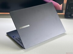 Asus ExpertBook B5 B5605. (Źródło obrazu: Notebookcheck)