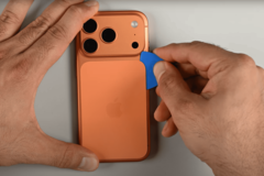 rozkładanie iPhone'a 17 Pro (Źródło obrazu: iFixit)
