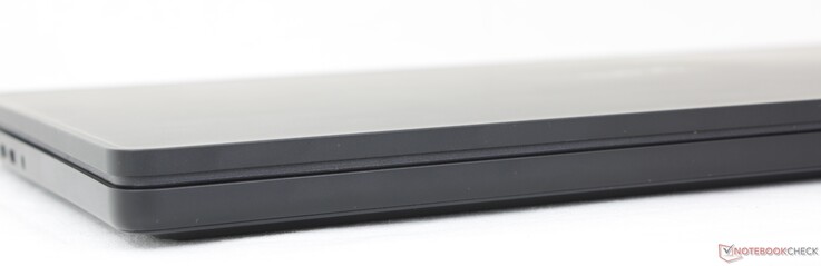 Przód: Brak portów