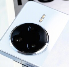 Oczekuje się, że Redmi K80 Ultra będzie wyglądał jak inne telefony z serii K80. (Źródło obrazu: Jack Yee)