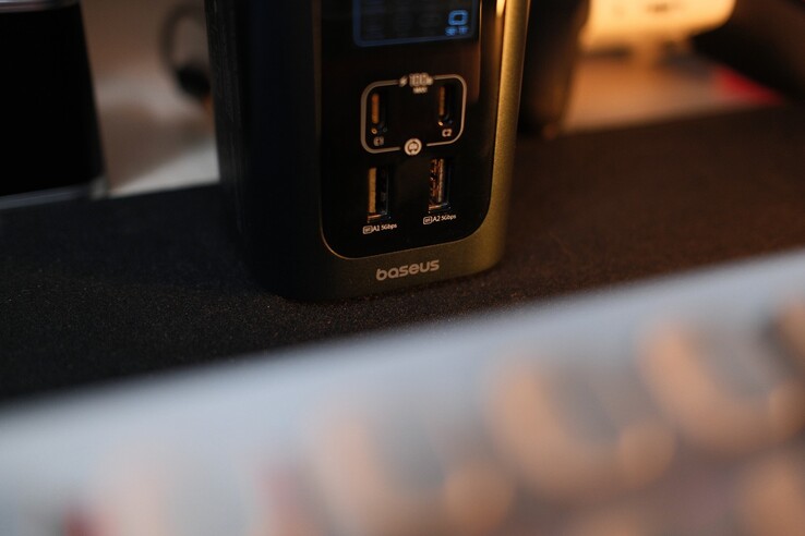 Model RD1 Pro posiada łącznie 4 porty z przodu, jednak 2 porty USB-C służą wyłącznie do zasilania.