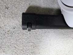 Mini trenażer jest łatwy w manewrowaniu dzięki rolkom na poprzeczce