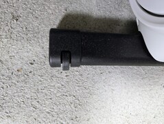 Mini trenażer jest łatwy w manewrowaniu dzięki rolkom na poprzeczce