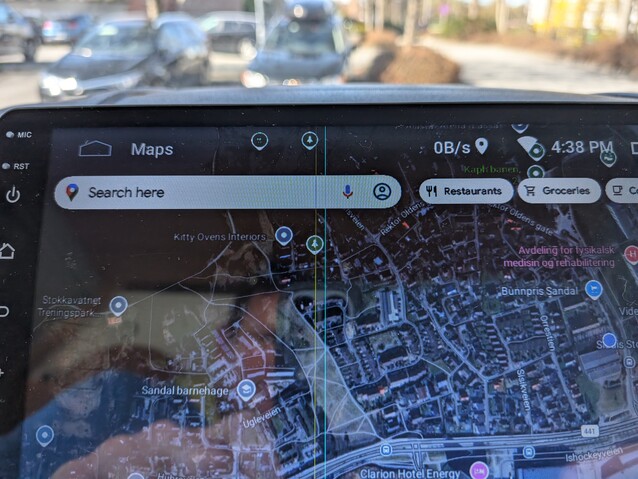 Przy 720p wyświetlacz nigdy nie był rewelacyjny, ale po około 4 latach użytkowania zaczęły pojawiać się pionowe linie.