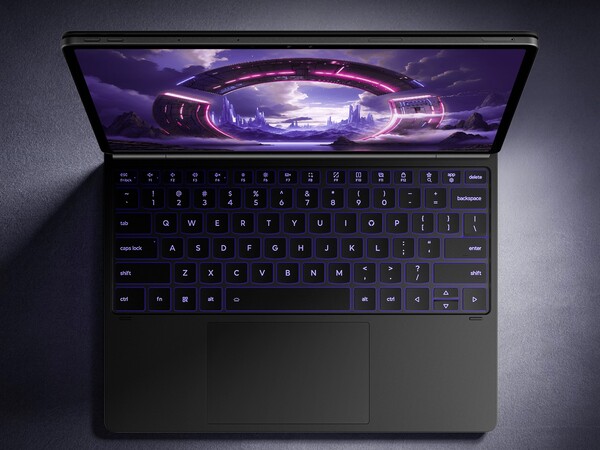 Opcjonalna klawiatura Lenovo Y900 13 ma podświetlenie RGB i gładzik.