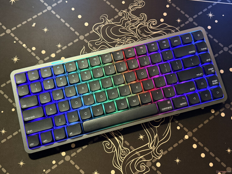 Akko Air 01 z włączonymi podświetleniami RGB