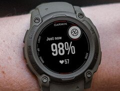 Instinct E i Instinct 3 nie powinny już ulegać awarii, gdy aktywne są działania GPS. (Źródło obrazu: Garmin)