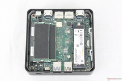 Cubi NUC 3MG to jeden z najmniejszych minikomputerów obsługujących do 128 GB wymiennej pamięci