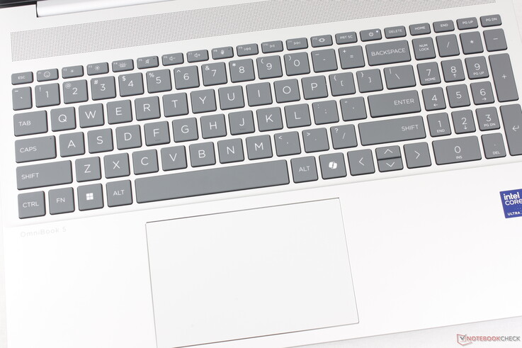 Klawiatura ma przyzwoity rozmiar (12,5 x 8 cm) i stosunkowo miękkie i ciche sprzężenie zwrotne po naciśnięciu