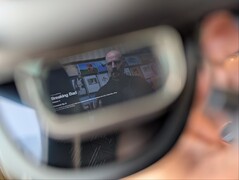 Xreal One Pro z rozszerzonym ekranem odtwarzający Breaking Bad na Netflixie