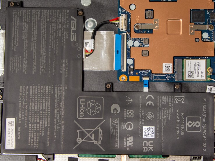 Bateria Asusa Chromebook CM14 ma pojemność 42 Wh.