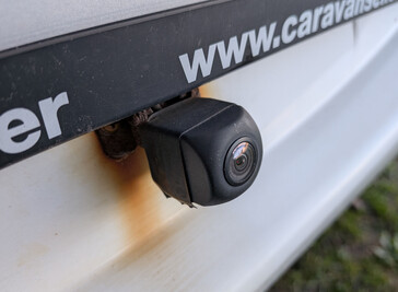 Kamera cofania zaczęła wypadać z obudowy po około 6 miesiącach użytkowania