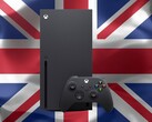 Xbox Series X widziany przed flagą Wielkiej Brytanii