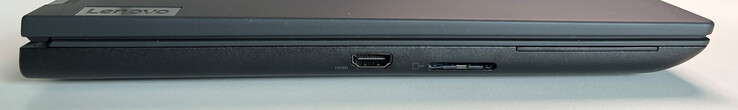 Po lewej: HDMI 2.1, czytnik kart SD, czytnik SmartCard (opcjonalnie)